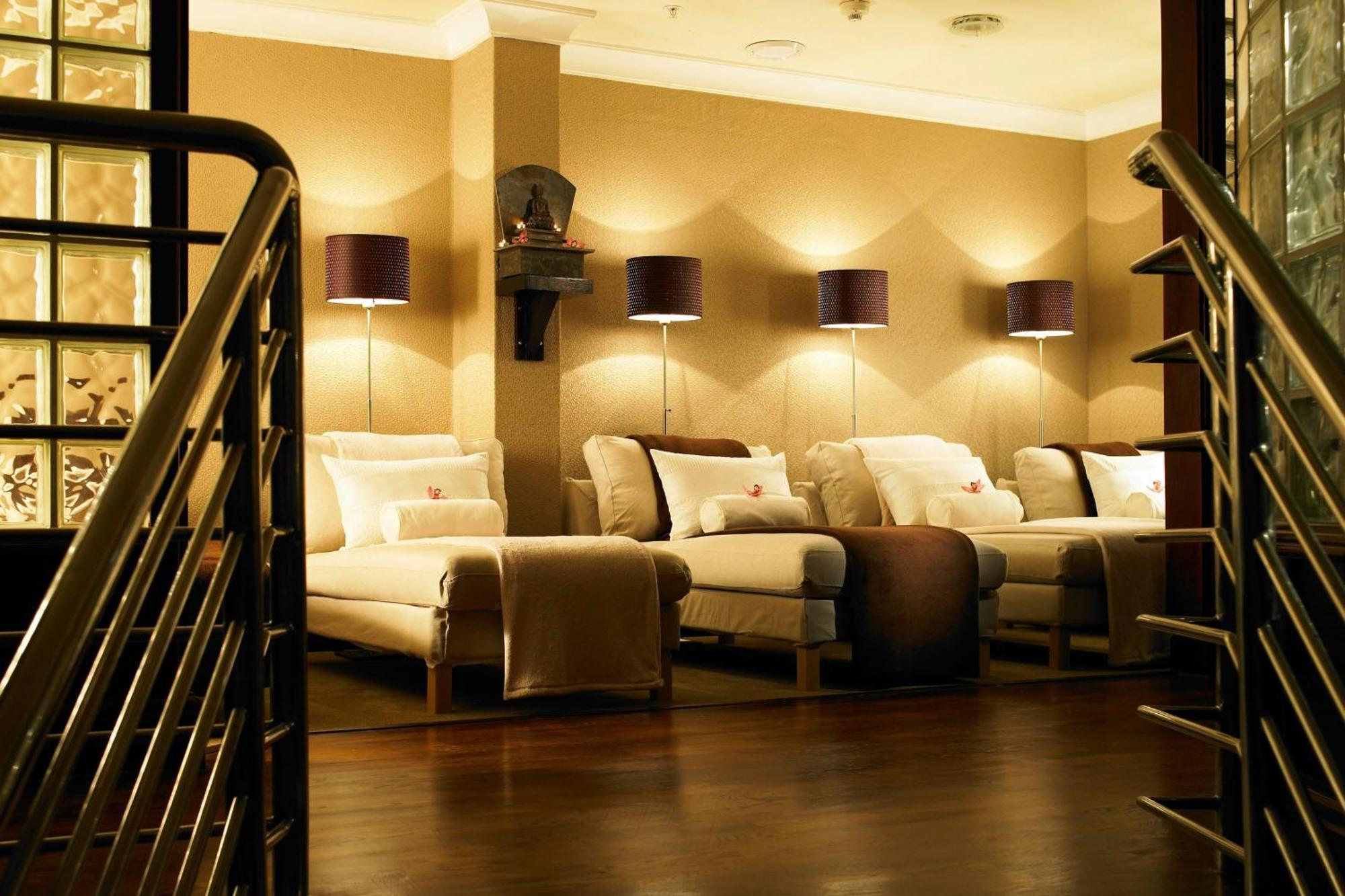 Hotel Delta By Marriott Manchester Airport 4*